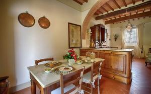 holiday apartment with a private swimming pool in Liguria, Italy. 10