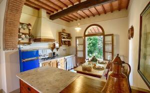 holiday apartment with a private swimming pool in Liguria, Italy. 9