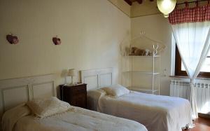 Holiday apartment with private swimming pool in Tuscany, Italy. 1
