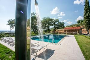 Holiday villa with private swimming pool in Tusany, Italy by www.payatarrival.com 9